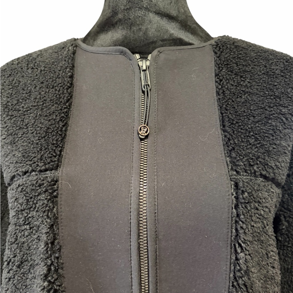 Lululemon Collarless Textured Fleece Full Zipjacket in black,Size 4 - Picture 10 of 11